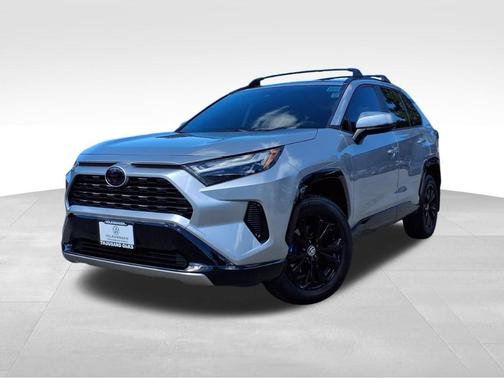 2022 Toyota RAV4 Hybrid SE
