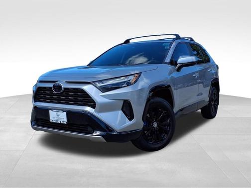 2022 Toyota RAV4 Hybrid SE
