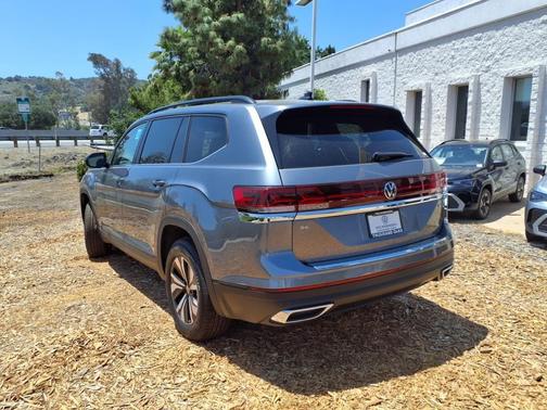 2025 Volkswagen Atlas 2.0T SE