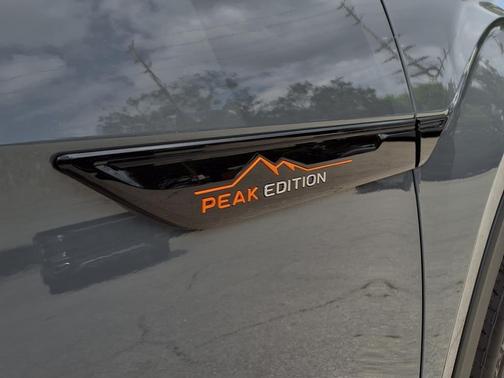 2025 Volkswagen Atlas 2.0T Peak Edition