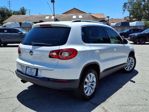 Candy White 2011 Volkswagen Tiguan SE
