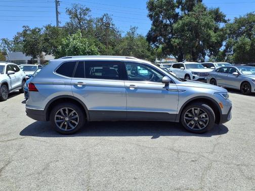 Pyrite Silver Metallic 2023 Volkswagen Tiguan 2.0T SE
