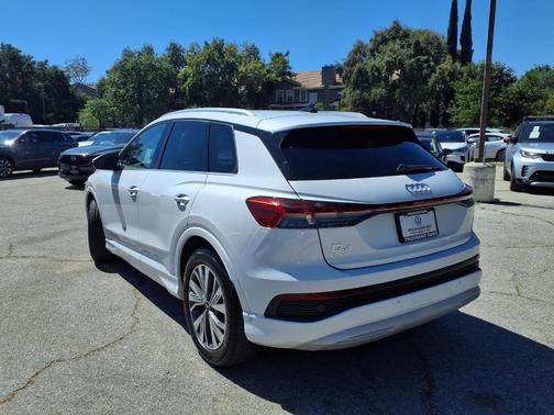 2023 Audi Q4 e-tron 40 Premium Plus