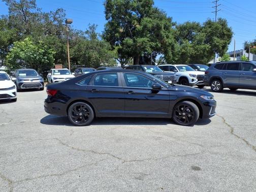 2025 Volkswagen Jetta 1.5T SE