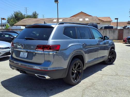Platinum Gray Metallic 2023 Volkswagen Atlas 3.6L SE w/Technology