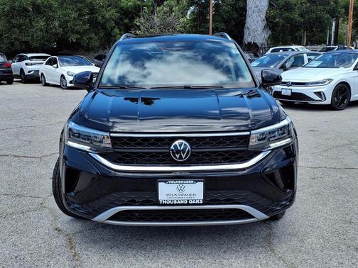 Deep Black Pearl Effect 2023 Volkswagen Taos 1.5T SE
