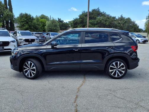 Deep Black Pearl Effect 2023 Volkswagen Taos 1.5T SE