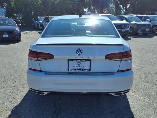 Pure White 2021 Volkswagen Passat 2.0T R-Line