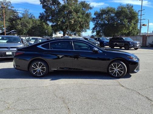 2022 Lexus ES 300h 300H