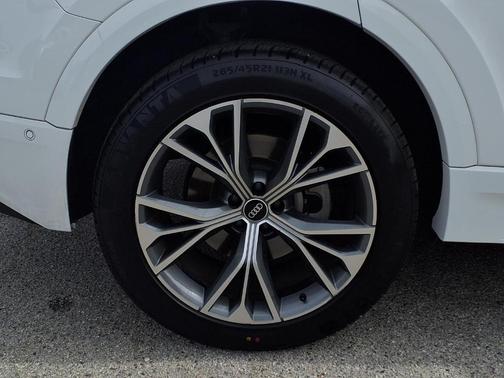 2021 Audi Q8 55 Premium