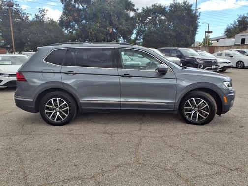 Platinum Gray Metallic 2021 Volkswagen Tiguan 2.0T SE