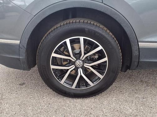 Platinum Gray Metallic 2021 Volkswagen Tiguan 2.0T SE