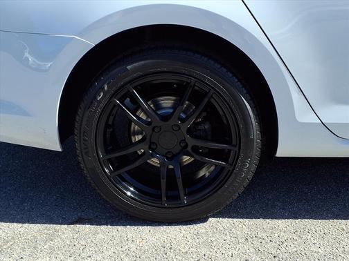2015 Volkswagen Golf SportWagen TSI SE 4-Door
