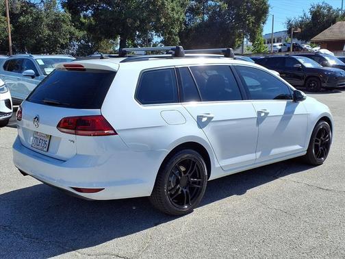 2015 Volkswagen Golf SportWagen TSI SE 4-Door