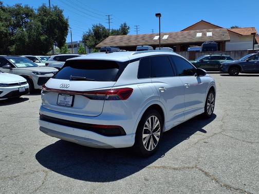 Glacier White Metallic 2023 Audi Q4 e-tron 40 Premium Plus