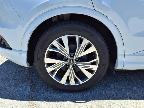 Glacier White Metallic 2023 Audi Q4 e-tron 40 Premium Plus