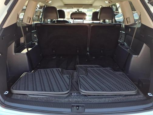 Pure White 2023 Volkswagen Atlas 3.6L SE w/Technology