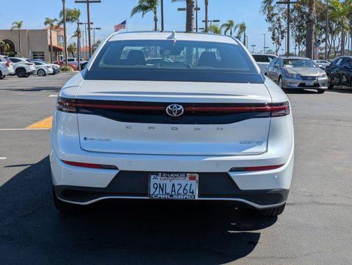 Oxygen White 2025 Toyota Crown Limited