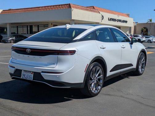 Oxygen White 2025 Toyota Crown Limited