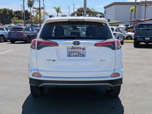 Super White 2018 Toyota RAV4 XLE
