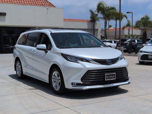 Wind Chill Pearl 2022 Toyota Sienna XLE