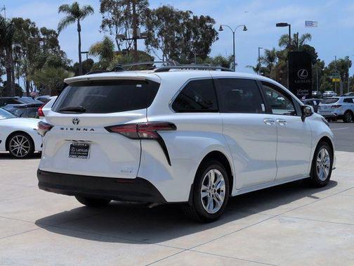 Wind Chill Pearl 2022 Toyota Sienna XLE