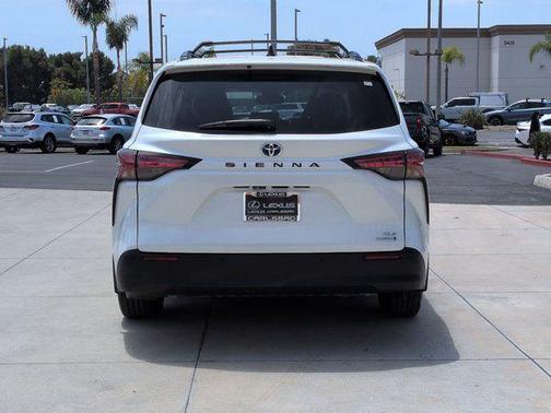 Wind Chill Pearl 2022 Toyota Sienna XLE
