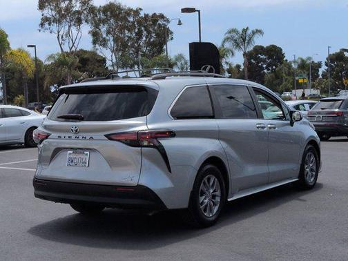 Celestial Silver Metallic 2021 Toyota Sienna LE