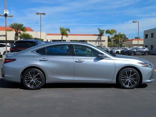 2024 Lexus ES 300h Base