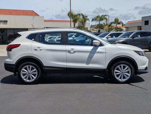 Pearl White Tricoat 2019 Nissan Rogue Sport SV