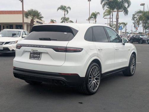 White 2023 Porsche Cayenne Cayenne E-Hybrid Platinum Edition