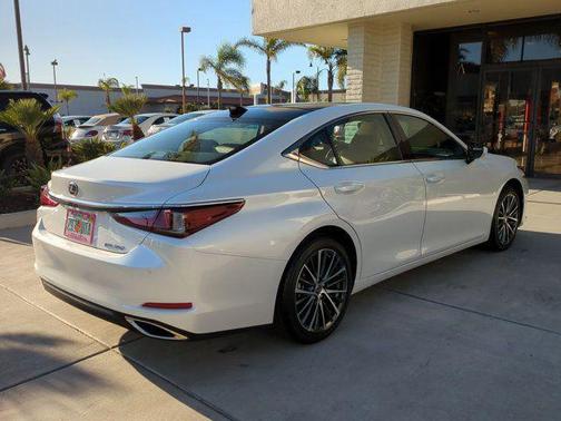 2023 Lexus ES 350 Base