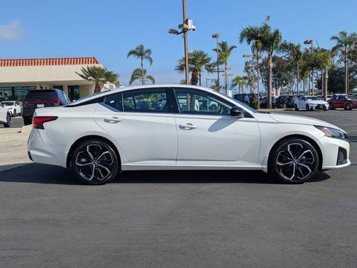Pearl White Tricoat 2025 Nissan Altima SR FWD