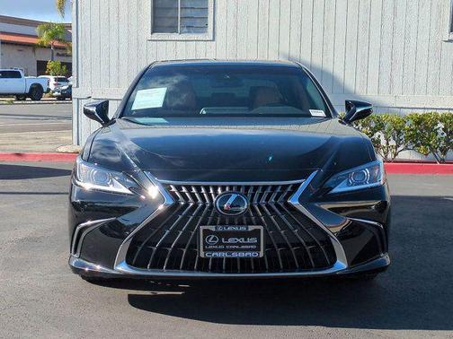 2025 Lexus ES 300h Base