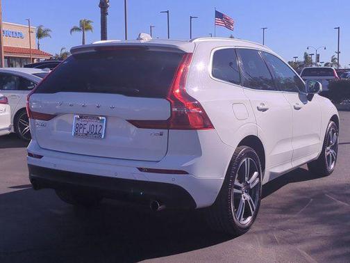 2020 Volvo XC60 Recharge Plug-In Hybrid T8 Momentum