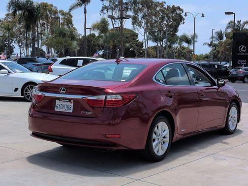 Matador Red Mica 2013 Lexus ES 300h Base