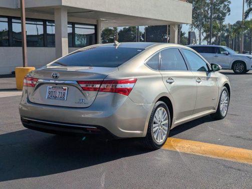 Champagne Mica 2013 Toyota Avalon Hybrid Limited