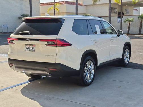 Coastal Cream 2024 Toyota Grand Highlander Platinum