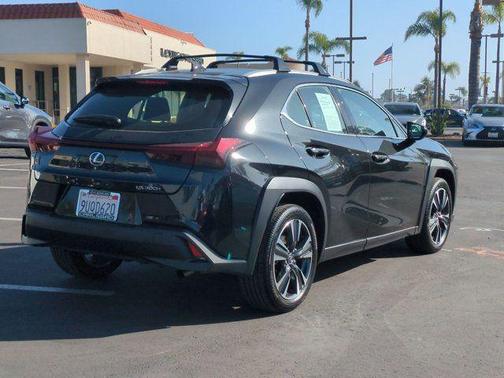 2025 Lexus UX 300h Base