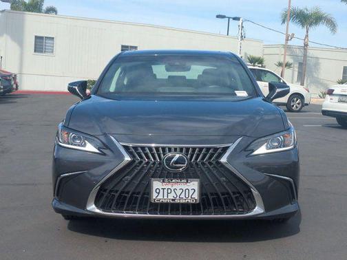 2025 Lexus ES 300h Base