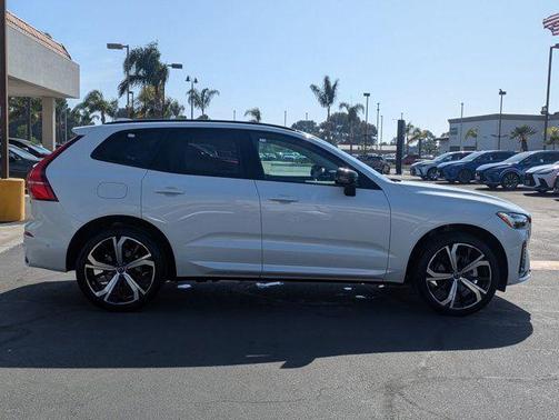 Crystal White Metallic 2025 Volvo XC60 B5 Ultra