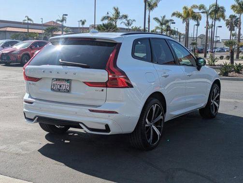 Crystal White Metallic 2025 Volvo XC60 B5 Ultra