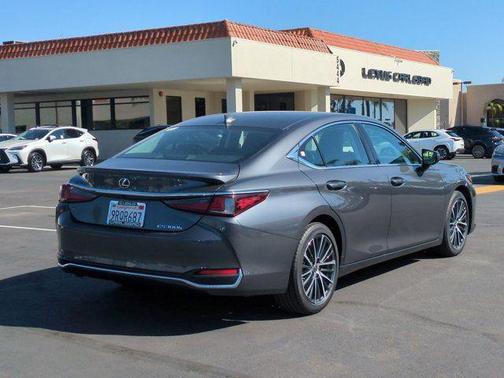 2025 Lexus ES 300h Base