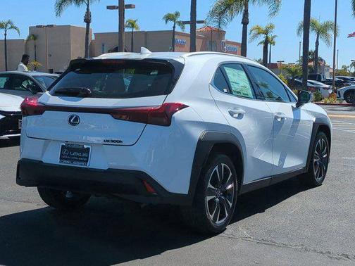 2026 Lexus UX 300h Base