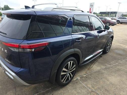 Deep Ocean Blue 2024 Nissan Pathfinder Platinum
