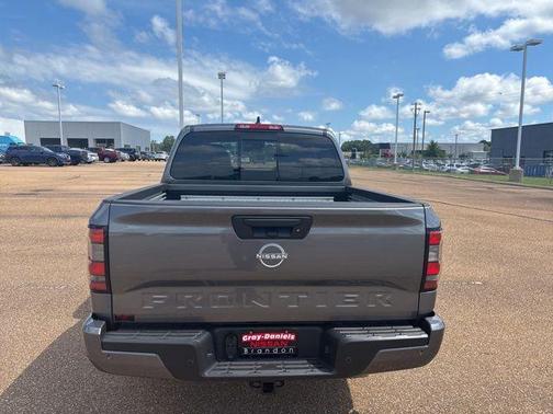 2025 Nissan Frontier SV