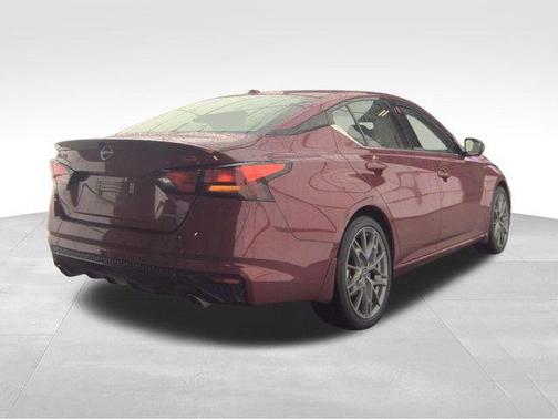 2024 Nissan Altima 2.0 SR