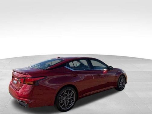 2024 Nissan Altima 2.0 SR