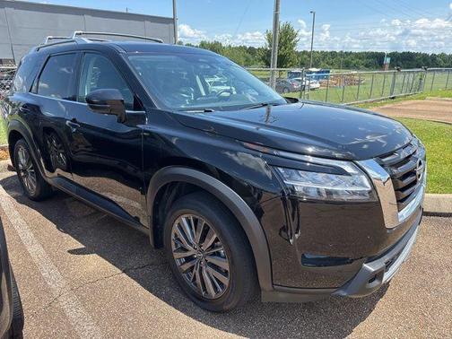 Black 2024 Nissan Pathfinder SL