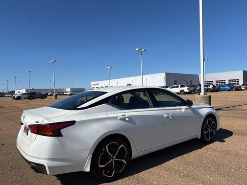 2025 Nissan Altima SR